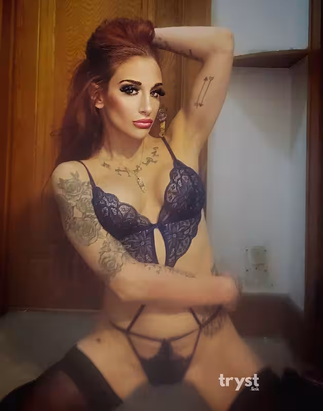 companion Kendra Lee in Gurnee, IL