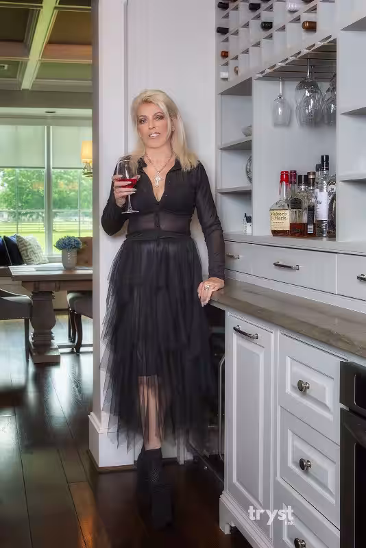 companion/Massage Britt Essex in Houston, TX