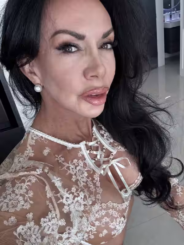 companion Chatonne Kingsley in Miami, FL